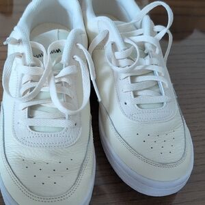 Nike Vintage Inspired Shoes  Size 10